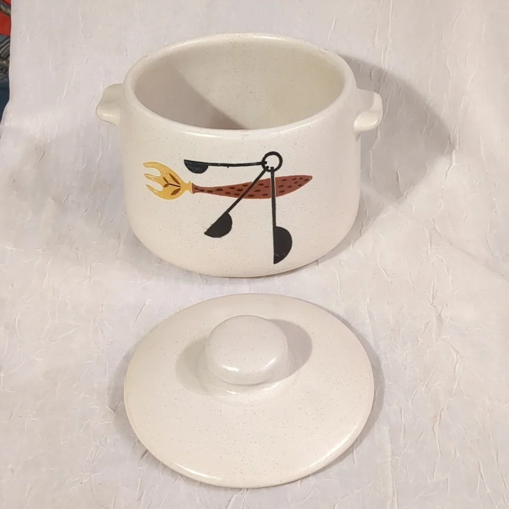 West Bend Bean Pot MCM Stoneware Ceramic With Lid Vtg Mid-Century 60s Kitsch